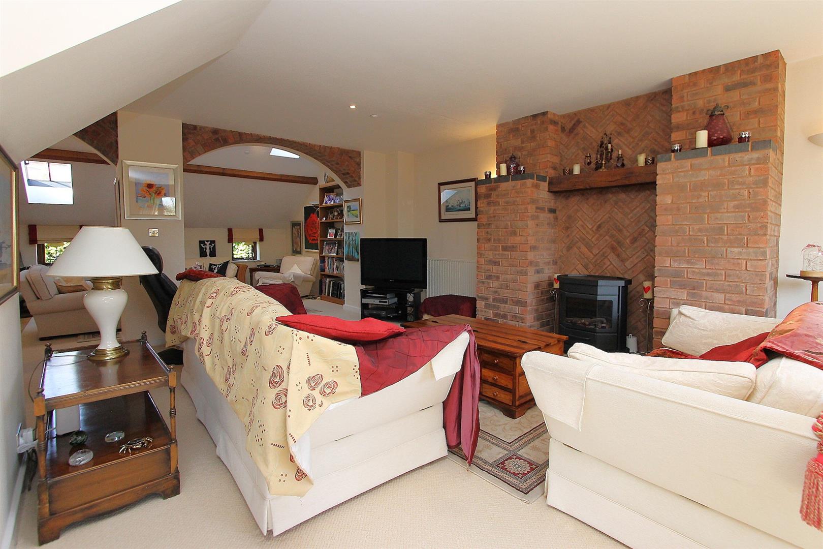 4 bed property in Castle Barns, Kidderminster